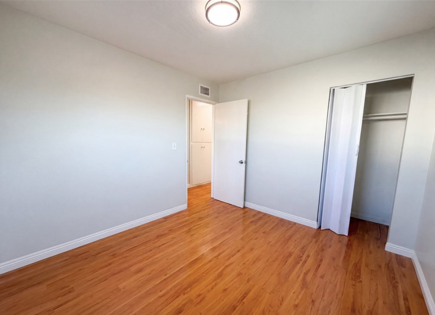 27807 Pluto St - Photo 5 of 17