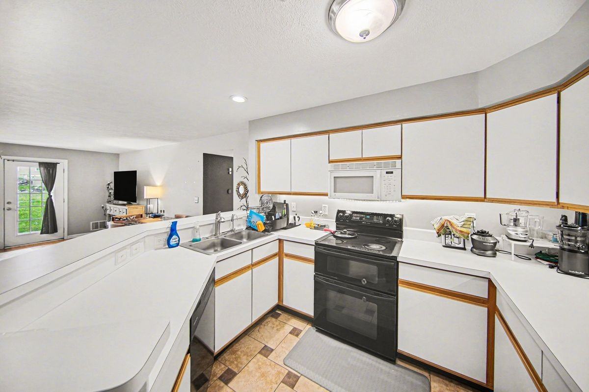 1305 Millbrook Trl - Photo 2 of 17