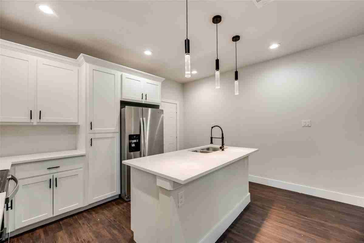 4024 Colonial Ave - Photo 5 of 13