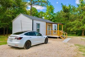 featured image of 2 Lula Dr
