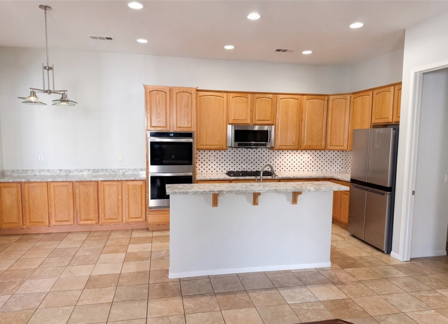 738 Flower St - Photo 7 of 22