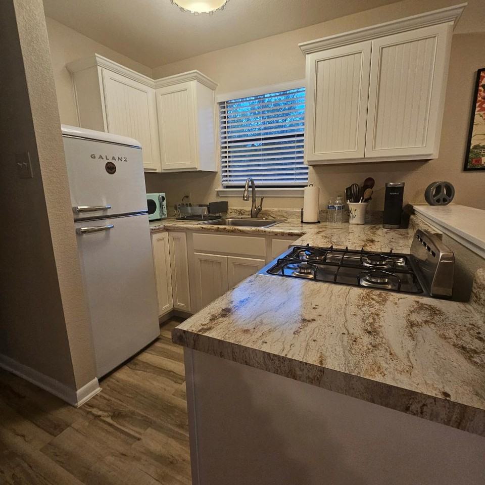 8600 North Madrone Trail - Photo 4 of 16