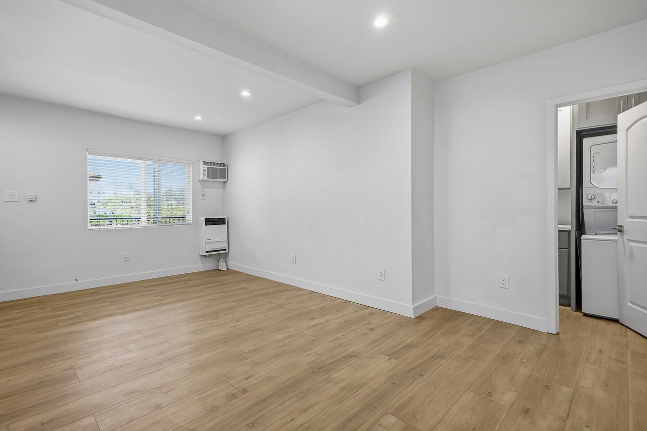 1042 North Bonnie Brae Street - Photo 5 of 10