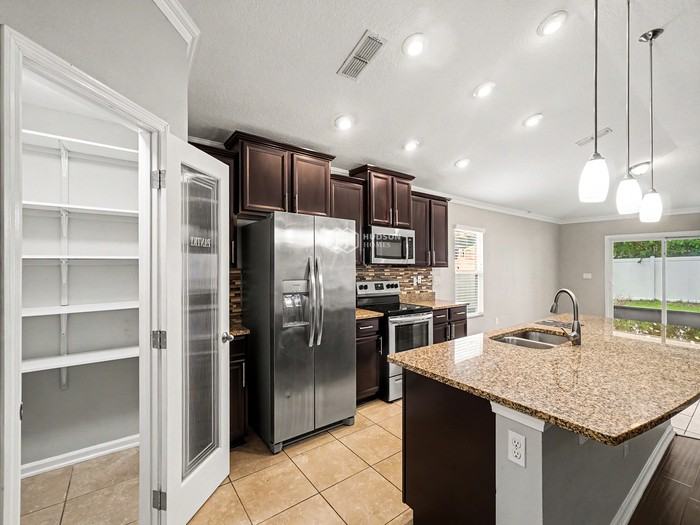 6214 Rolling Tree St - Photo 7 of 28