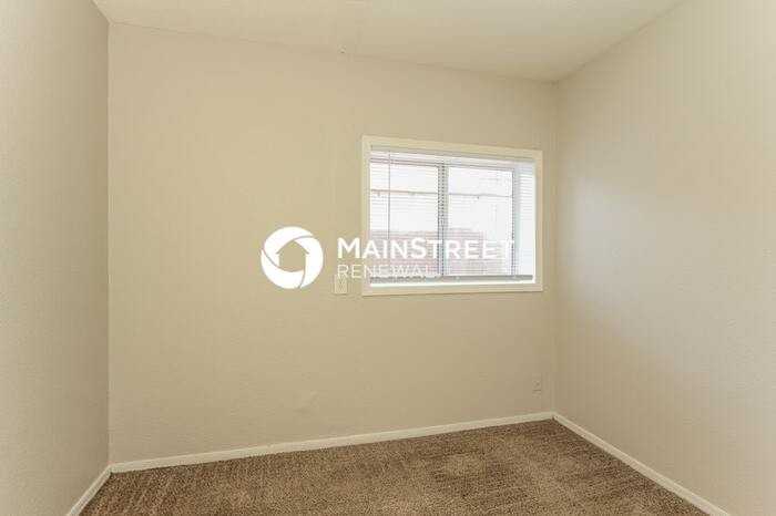 2534 N 51st Dr - Photo 4 of 16