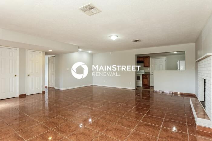 2534 N 51st Dr - Photo 6 of 16