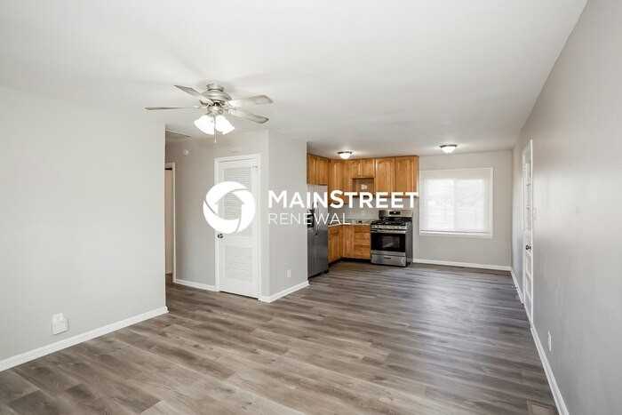 5209 White Ln - Photo 5 of 16