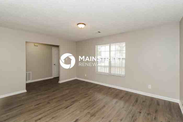 770 Stonebridge Cres - Photo 4 of 17
