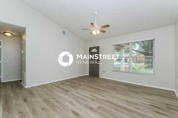 3427 Dellefield St - Photo 3 of 16