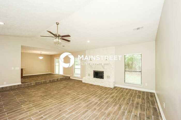 130 Huntcliff Ct - Photo 4 of 16