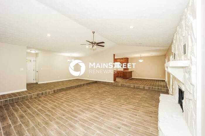 130 Huntcliff Ct - Photo 5 of 16