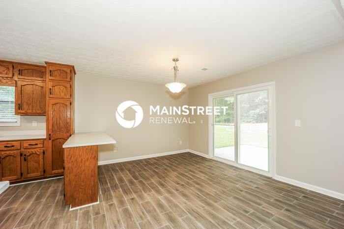 130 Huntcliff Ct - Photo 7 of 16