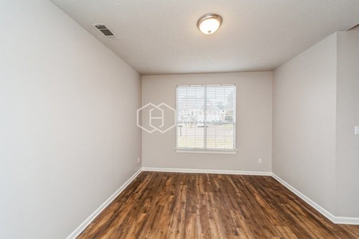 9485 Club Walk Ct - Photo 5 of 20
