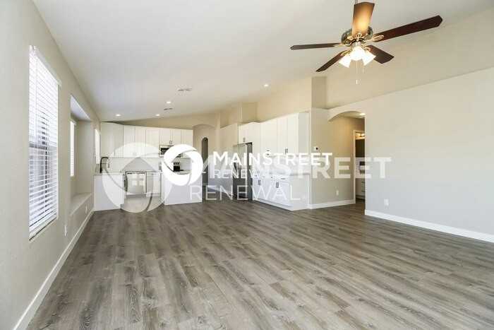 8402 S 20th Pl - Photo 4 of 16