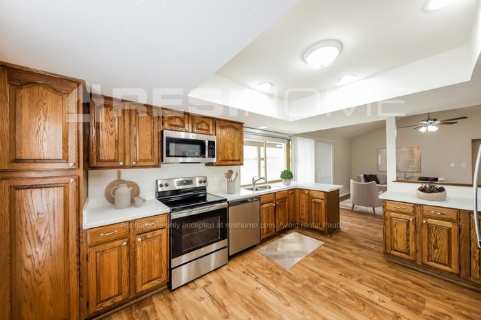 4613 W Butler Dr - Photo 4 of 17