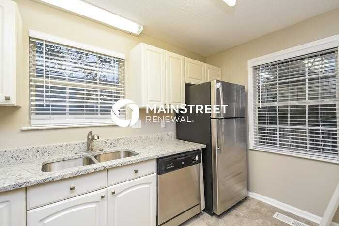 1817 Lyle Dr - Photo 4 of 14
