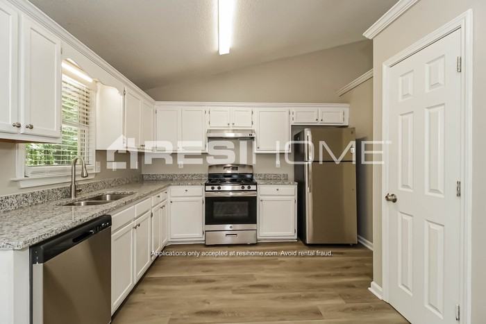 232 Wesley Mill Ln - Photo 2 of 20