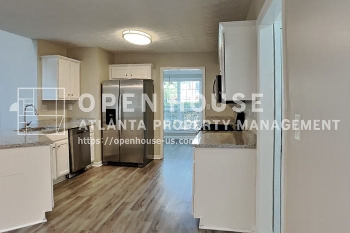 1504 Farmlake Dr Se - Photo 7 of 20