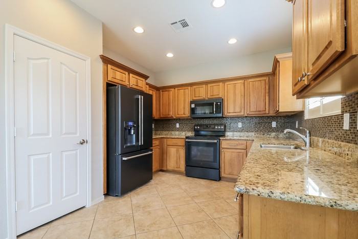 21957 W Tonto St - Photo 4 of 16