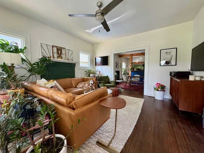 219 Camden St - Photo 7 of 20