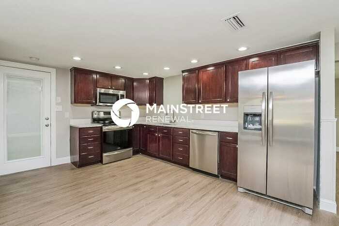 5706 Bay Blvd - Photo 5 of 16