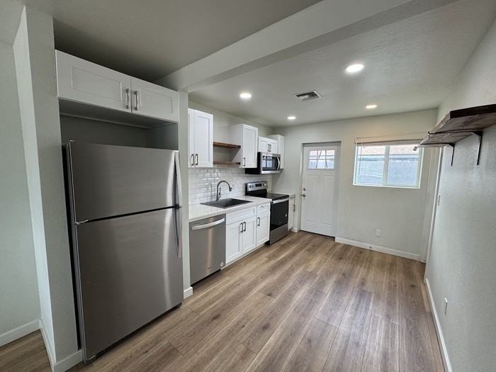 638 W 5th Ave #C - Photo 4 of 13