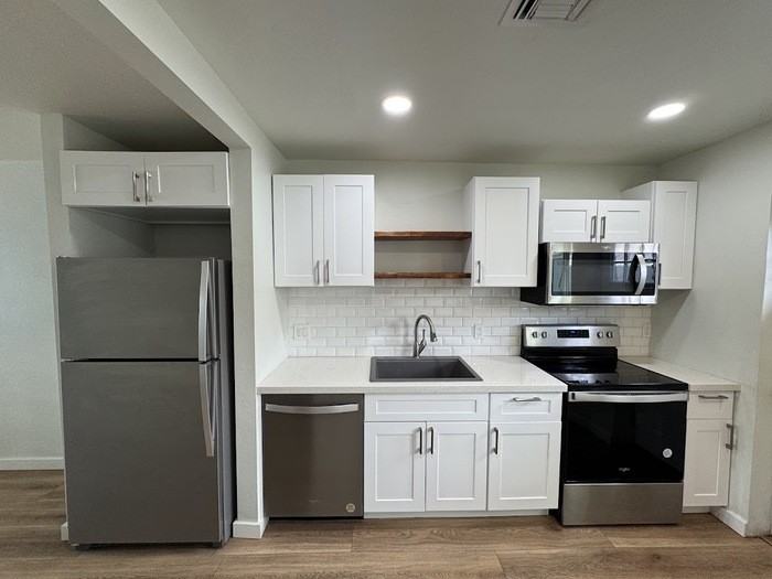 638 W 5th Ave #C - Photo 5 of 13