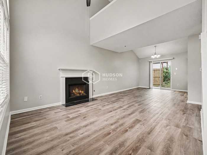 1137 Cayman Ln Sw - Photo 3 of 17