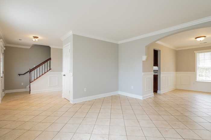 103 Montauk Dr - Photo 2 of 10
