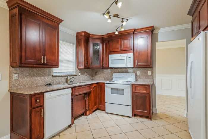 103 Montauk Dr - Photo 5 of 10