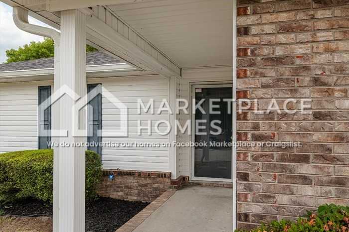 2834 Brentway Dr - Photo 4 of 34