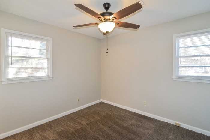 1122 Oates Rd - Photo 5 of 9