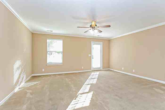 410 Wichita Dr - Photo 4 of 12