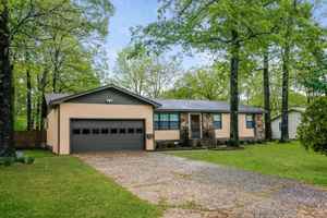featured image of 20 Single Oaks Dr