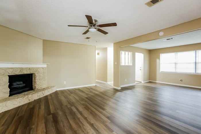 20 Single Oaks Dr - Photo 3 of 11
