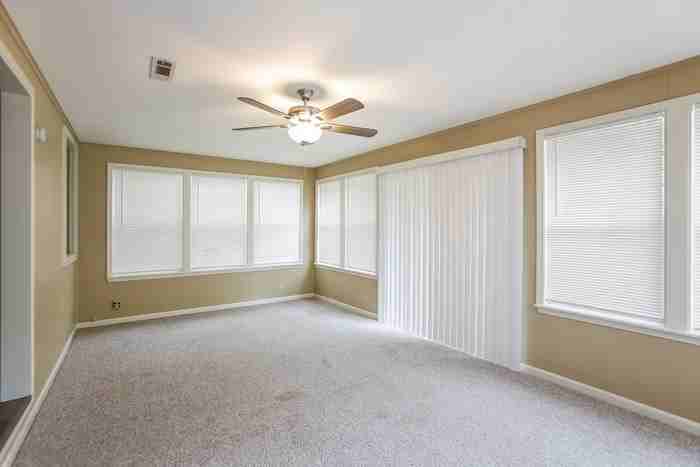 20 Single Oaks Dr - Photo 6 of 11
