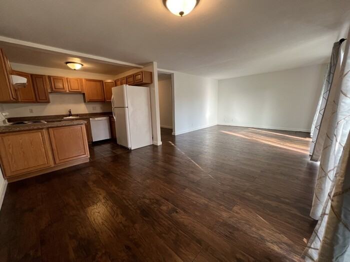 1425 S Puget Dr #I1 - Photo 2 of 13