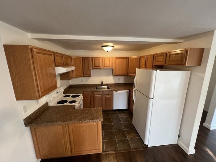 1425 S Puget Dr #I1 - Photo 3 of 13