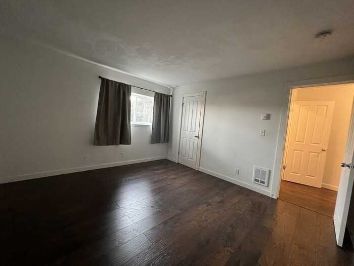 1425 S Puget Dr #I1 - Photo 4 of 13