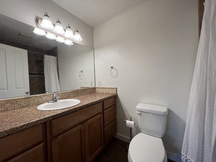 1425 S Puget Dr #I1 - Photo 6 of 13