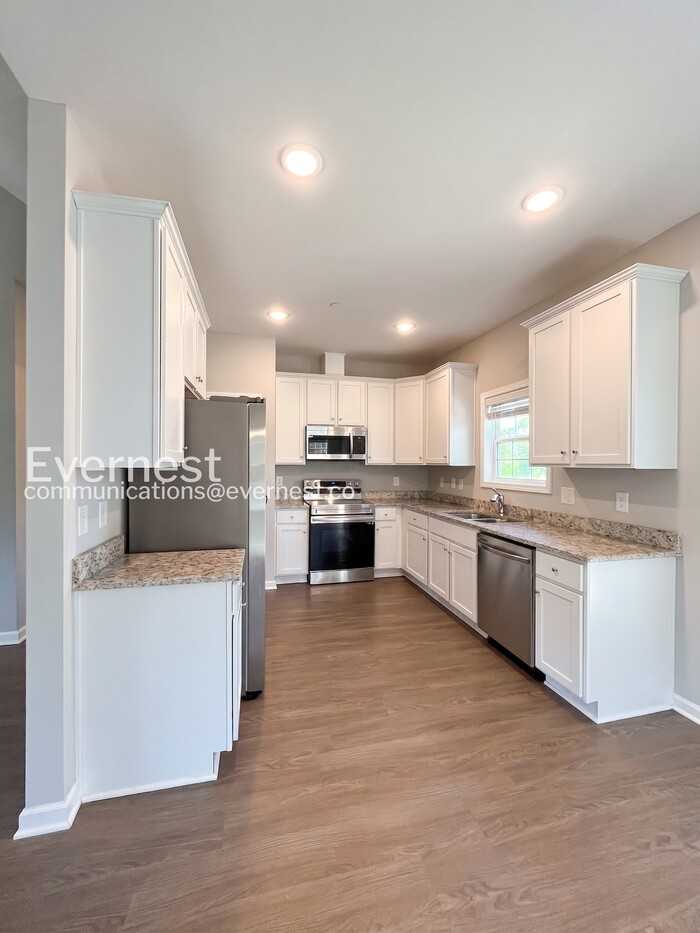 1031 Echo Ridge Rd - Photo 5 of 31