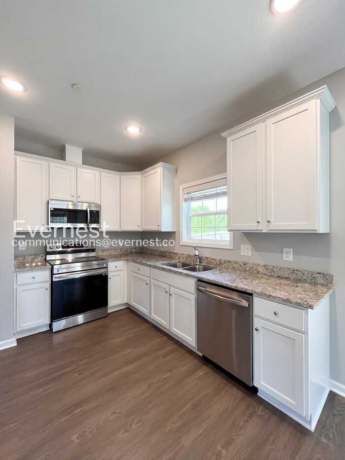1031 Echo Ridge Rd - Photo 6 of 31