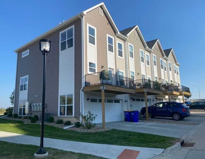 1760 Bernardy Dr - Photo 2 of 30