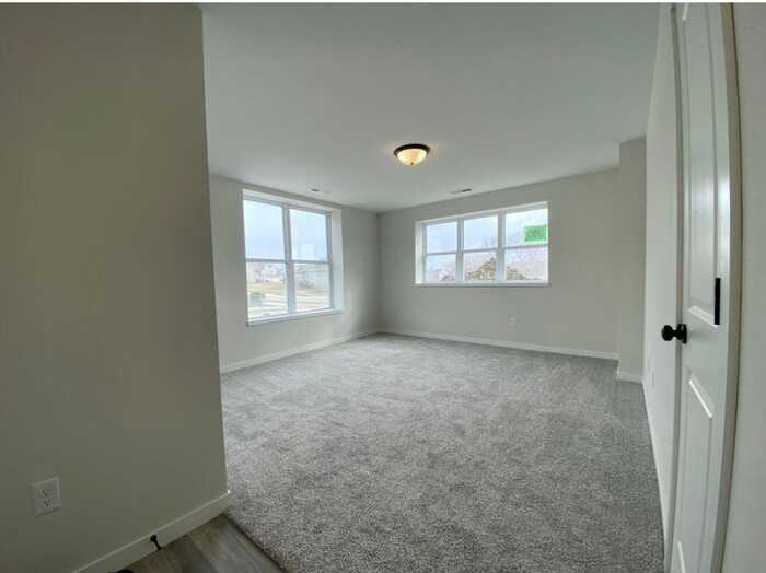 1760 Bernardy Dr - Photo 4 of 30