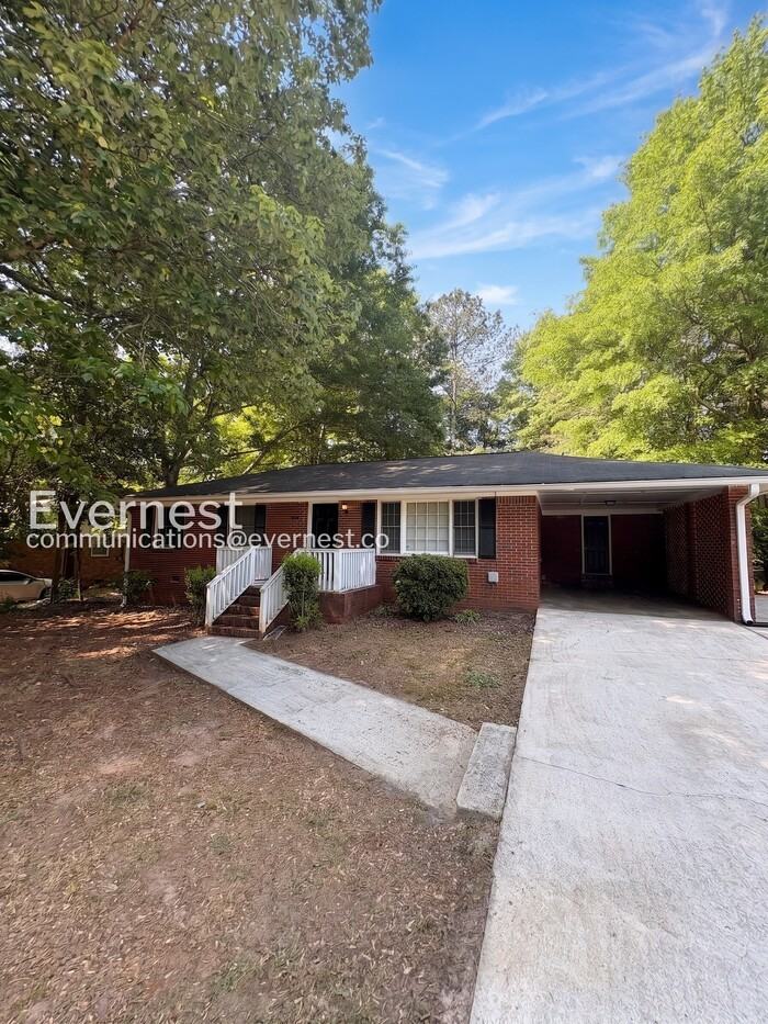 539 Green St - Photo 2 of 21