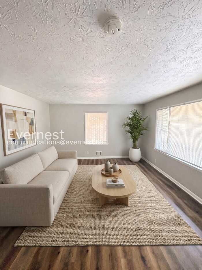 539 Green St - Photo 3 of 21