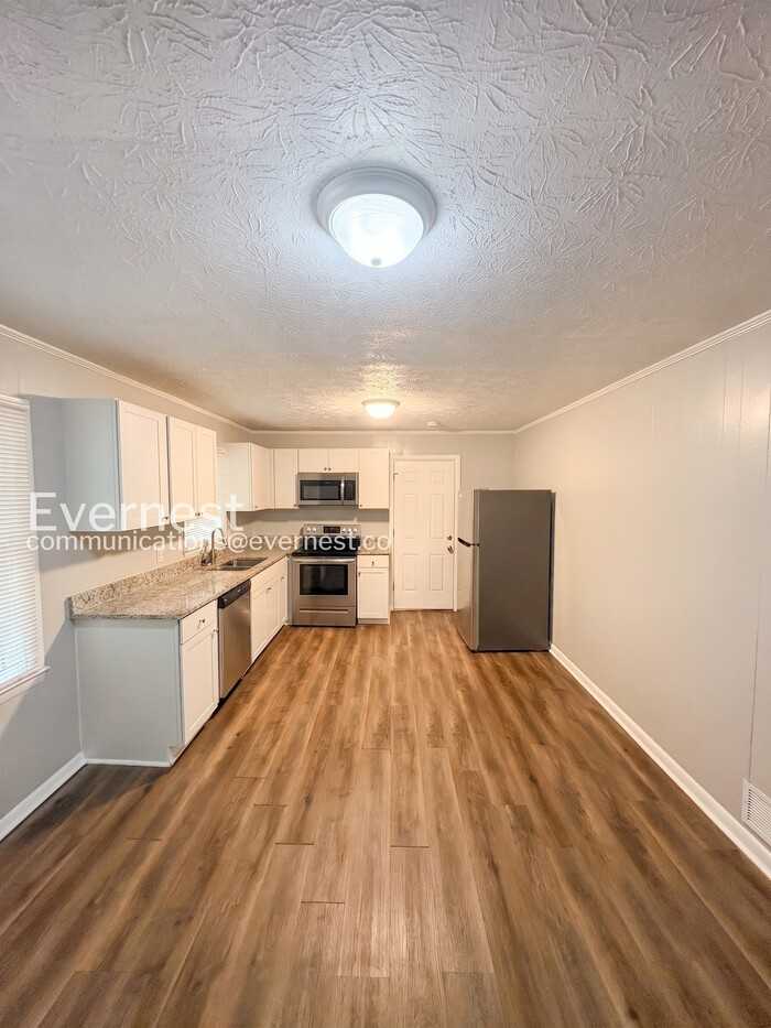 539 Green St - Photo 5 of 21