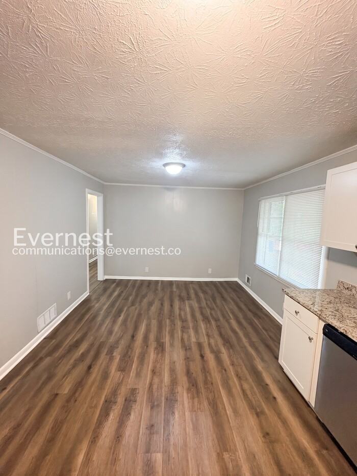539 Green St - Photo 6 of 21