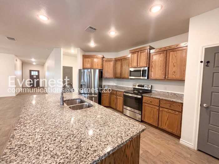 853 Freedom Cir - Photo 3 of 20