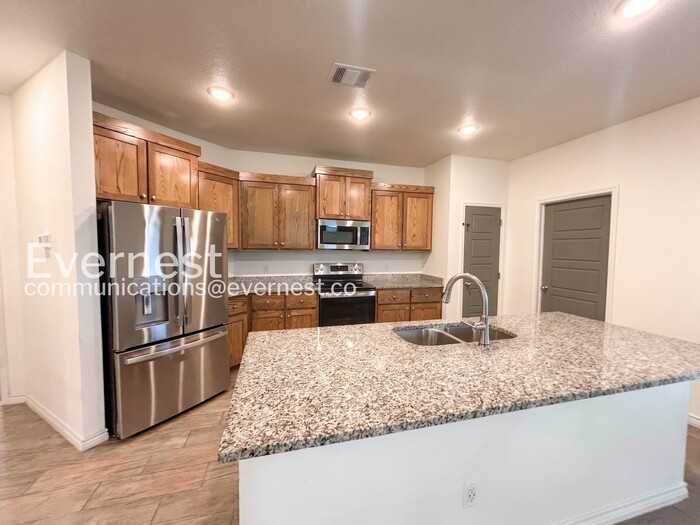853 Freedom Cir - Photo 4 of 20